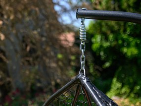 Čierne závesné kreslo KOKON so stojanom, sivý vankúš