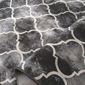 Protišmykový koberec čiernej farby s ornamentmi