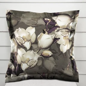 Biante Zamatová obliečka na vankúš s lemom Tamara TMR-034 Kvety gardénie na hnedosivom 60 x 60 cm