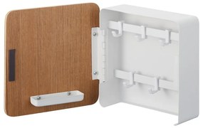 Biela skrinka na kľúče s dvierkami z preglejky Yamazaki Rin