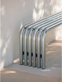 Kovová záhradná lavica v striebornej farbe Nokk – noo.ma