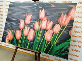 Obraz očarujúce oranžové tulipány na drevenom podklade - 120x80
