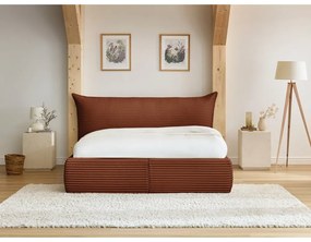 Čalúnená dvojlôžková posteľ v tehlovej farbe s úložným priestorom a roštom 160x200 cm Jade – Bobochic Paris