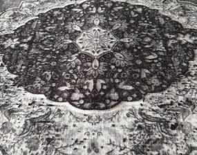Sivý koberec so vzorom v orientálnom štýle Šírka: 80 cm | Dĺžka: 150 cm