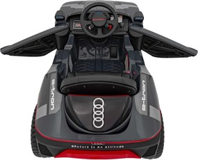 Ramiz Audi RSQ E-TRON vozidlo Sivá