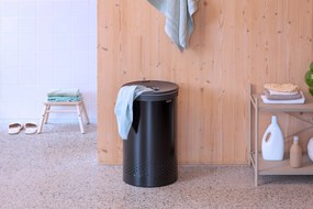 Kôš na bielizeň 60 l Brabantia s čiernym poklopom biely