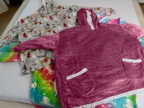 Baránková mikinová deka s rukávmi a kapucňou LAVENDR, vínová