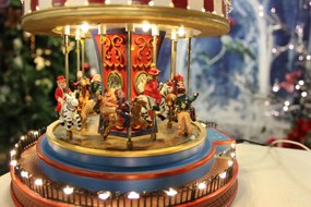 Svietiaci vianočný hrací pohyblivý kolotoč 26cm