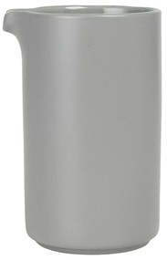 Sivý keramický džbán Blomus Pilar, 500 ml