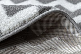 Okrúhly koberec SKETCH - F561 Cik - cak, sivo - biely