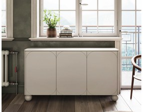 Komoda Sonatia II 150 cm trojdverová na guľatých nohách - kašmírová