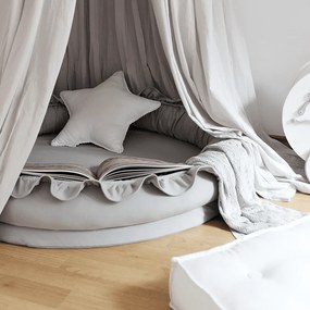 Hniezdo pre deti s volánom šedá