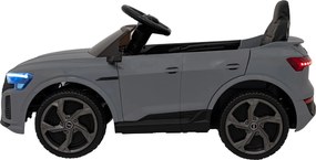 Ramiz Audi SQ8 vozidlo Sivá