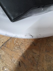 AKCIA Bielo-čierna stolička BALI MARK s čiernymi nohami II. akosť