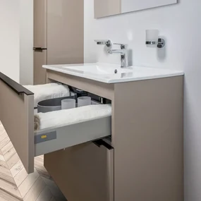 Mereo, Mereo Mailo, kúpeľňová skrinka 121 cm, čierne madlo, Multidecor, Šedá supermat, MER-CN593SBSEDA