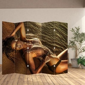 Paraván - Žena ležiaci na pláži (210x170 cm)