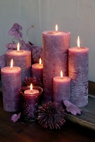 Fialová široká sviečka Macon Rustic plum - Ø 7*20cm/ 80h