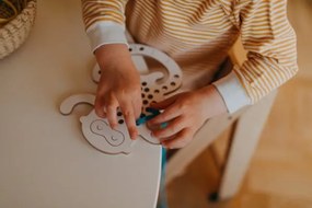 Montessori dřevěná prepletacia hračka - opice