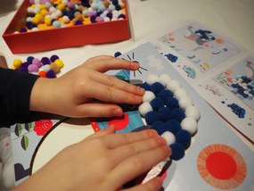 Výtvarná hra – koláž z brmbolcov – psíky