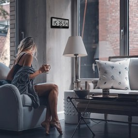 Čierne digitálne hodiny s češtinou LAVVU MODIG riadené rádiovým signálom LCX0011