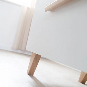 Biela detská komoda s prebaľovacím pultom v dekore duba 88,5x99x76 cm Léon – Roba