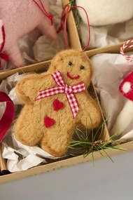 Ib Laursen Plstená ozdoba Gingerbread Couple Dievča