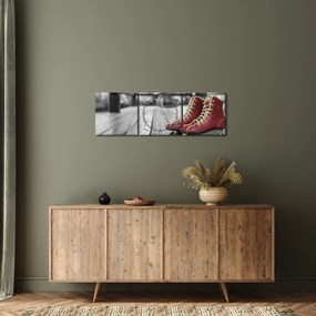 Obraz červených starých kolieskových topánok (s hodinami) (90x30 cm)