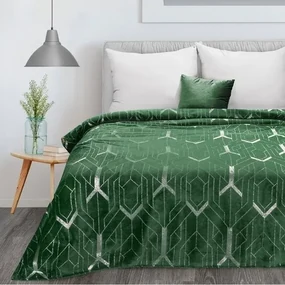 Kvalitná a hrejivá zelená deka so strieborným geometrickým vzorom 150 × 200 cm