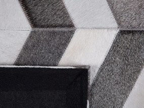 Kožený koberec 140 x 200 cm sivá/hnedá AKSAZ Beliani