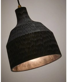 Čierne závesné svietidlo s dreveným tienidlom ø 21 cm Amire – Kave Home