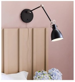 Čierna nástenná lampa Markslöjd House, dĺžka ramena 84,5 cm