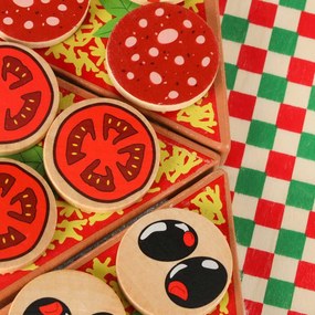 KIK Drevená hracia súprava Pizza s príslušenstvom na krájanie a zdobenie, 27 ks