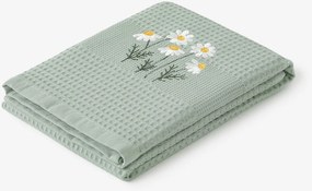 Goldea kuchynská vaflová utierka s výšivkou - harmanček na šalviovom 50 x 70 cm