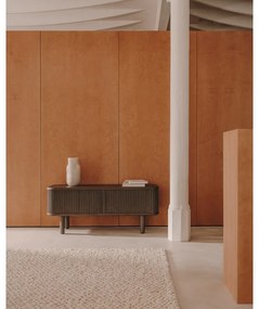 Tmavohnedý TV stolík v dekore jaseňa 120x50 cm Mailen – Kave Home