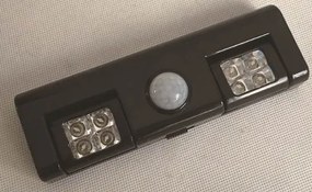 APT ZD26B Osvetlenie s pohybovým senzorom 8 LED, 3x AA - čierne