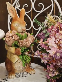 Dekorácia hnedý králik s kyticou tulipánov - 19*23*39 cm