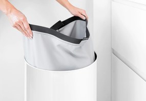 Kôš na bielizeň 60 l Brabantia s čiernym poklopom biely