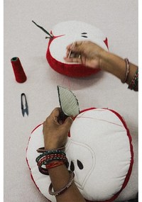 Bavlnený detský vankúšik ø 30 cm Apple – Lorena Canals