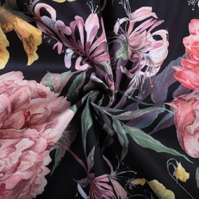 Biante Zamatový štvorcový obrus Tamara TMR-019 Záhradné kvety na čiernom 80x80 cm