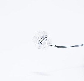 DECOLED LED svetelná reťaz snehová vločka na batérie, ľadovo biela, 50 LED diód, 5,3 m, IP44