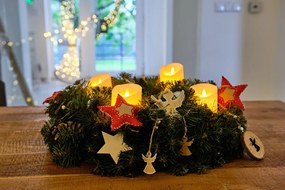 DECOLED Závesná drevená dekorácia, anjel v kolese, 7 cm