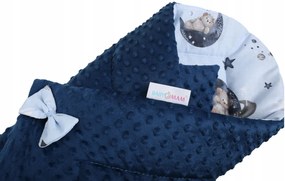 Obojstranná zavinovačka pre bábätká 80x80 cm BABYMAM PREMIUM - Medvedíci vo vesmíre s tmavo modrou minkou