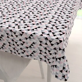 Biante Bavlnený obdĺžnikový obrus Sandra SA-110 Ružovo-čierno-sivé trojuholníčky 140x160 cm