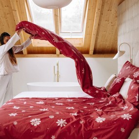 Goldea bavlnené posteľné obliečky - snehové vločky na červenej 140 x 200 a 70 x 90 cm