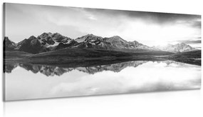 Obraz oslnivý západ slnka nad horským jazerom v čiernobielom prevedení Varianta: 100x50