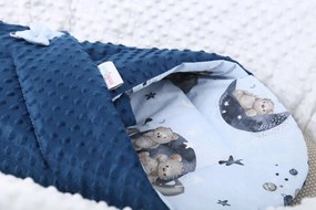 Obojstranná zavinovačka pre bábätká 80x80 cm BABYMAM PREMIUM - Medvedíci vo vesmíre s tmavo modrou minkou