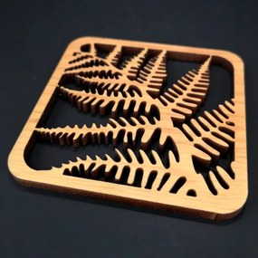 AMADEA Drevený podtáček hranatý s motívom papradia, masívne drevo, 9x9 cm