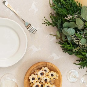 Goldea vianočný okrúhly obrus natura – jeleňe na režnej Ø 230 cm