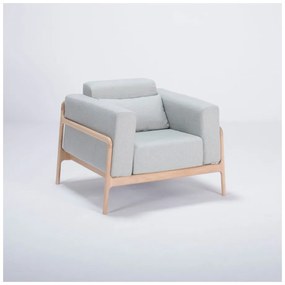 Kreslo s konštrukciou z dubového dreva s modrosivým textilným sedadlom Gazzda Fawn