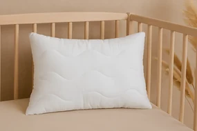 Detský vankúš MEDICAL do postieľky – hypoalergénny, prateľný, mäkký, nastaviteľný, mikrovlákno Veľkosť: 45x65 cm